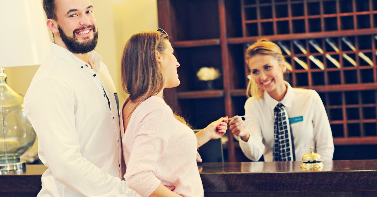 Hotel Front Desk Clerks Needed in Canada